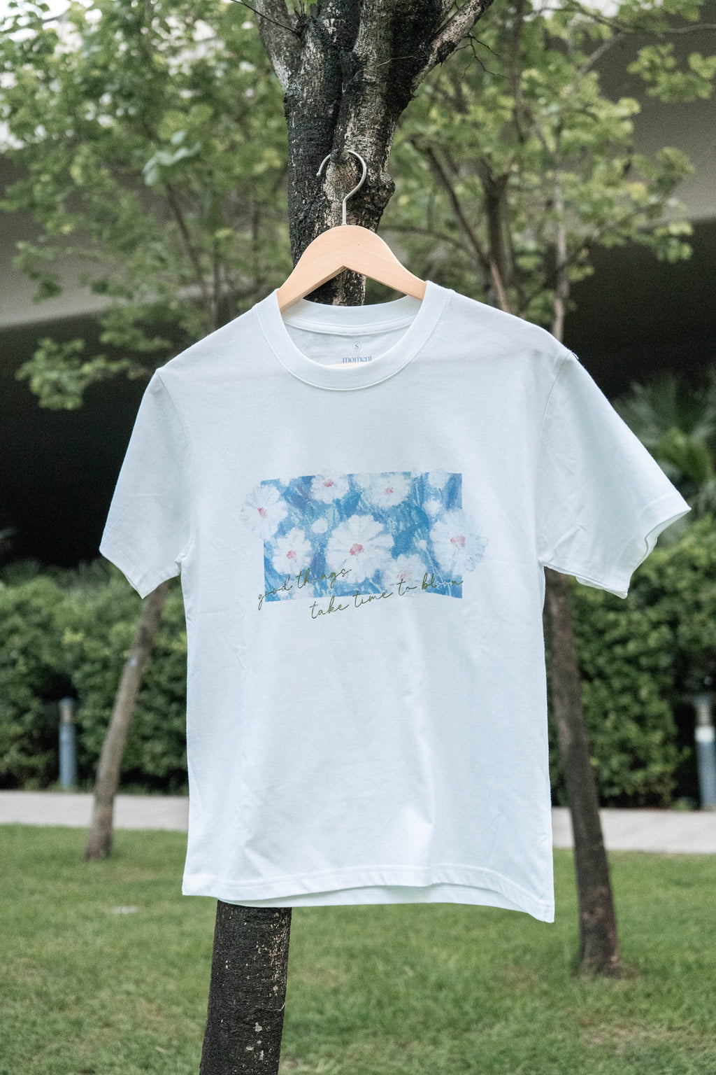 Blooming 燙銀花花T【純白色】